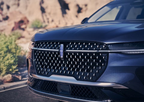 The stylish grille of a 2024 Lincoln Nautilus® SUV sparkles in the sunlight. | Dave Sinclair Lincoln in St Louis MO