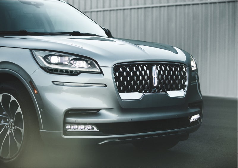 The available adaptive pixel LED headlamps of the 2023 Lincoln Aviator® SUV activated | Dave Sinclair Lincoln in St Louis MO