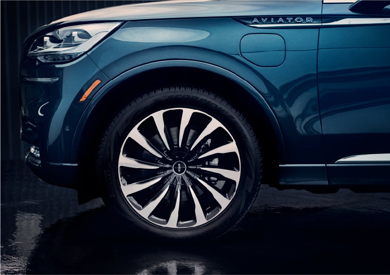 The 2023 Lincoln Aviator® Black Label Grand Touring model with unique 12-spoke wheel | Dave Sinclair Lincoln in St Louis MO